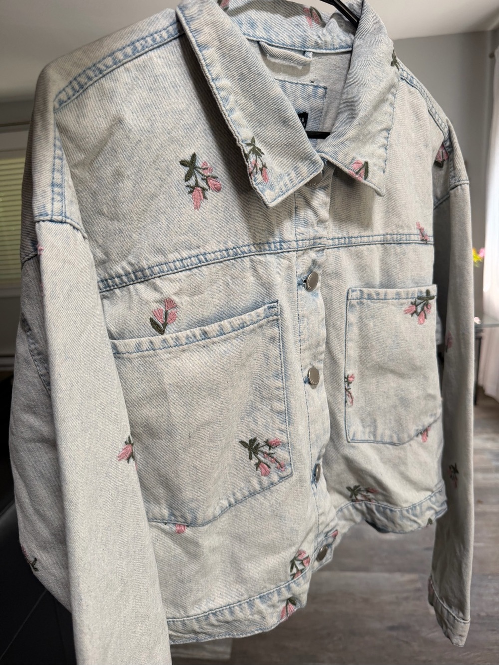 Sincerly Jules Light Wash Crop Denim Jacket with Pink Floral Embroidery (Medium) - Picture 2 of 4